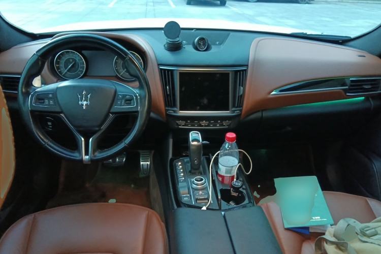 Used Maserati Levante 2020 3.0T Standard Edition Center Console