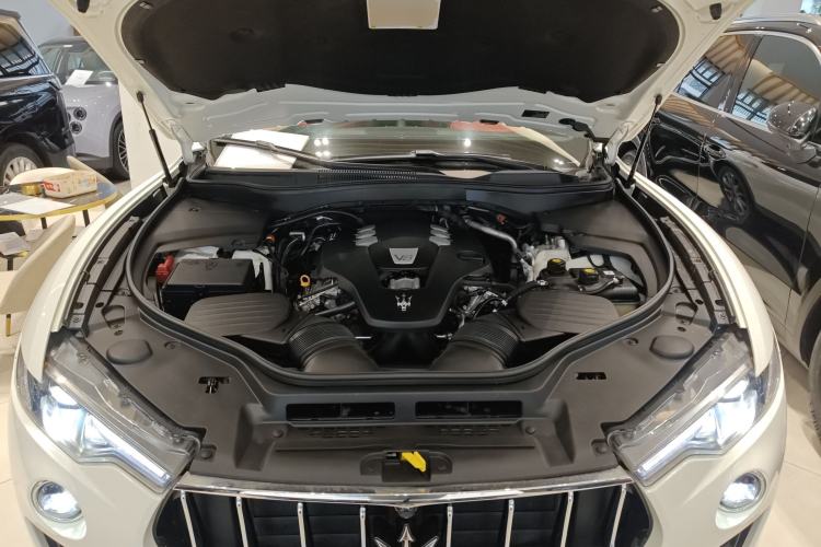 Used Maserati Levante 2020 3.0T Standard Edition Engine Bay