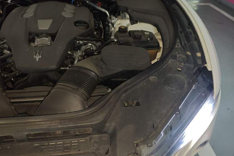 Used Maserati Levante 2020 3.0T Standard Edition Engine Bay Left