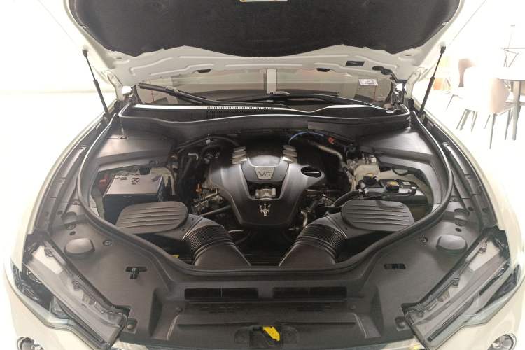 Used Maserati Levante 2020 3.0T Standard Edition Engine Bay