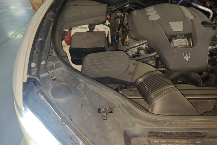 Used Maserati Levante 2020 3.0T Standard Edition Engine Bay Right