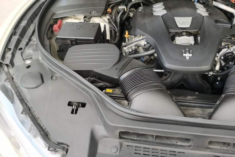 Used Maserati Levante 2020 3.0T Standard Edition Engine Bay Right