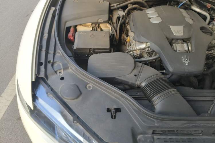Used Maserati Levante 2020 3.0T Standard Edition Engine Bay Right