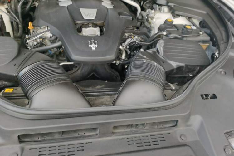 Used Maserati Levante 2020 3.0T Standard Edition Engine Bay