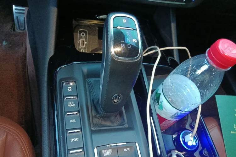 Used Maserati Levante 2020 3.0T Standard Edition Gear Lever
