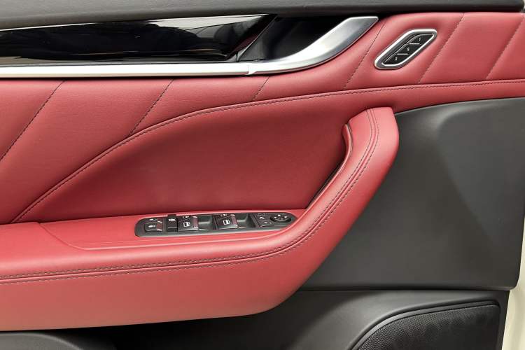 Used Maserati Levante 2020 3.0T Standard Edition Interior 13