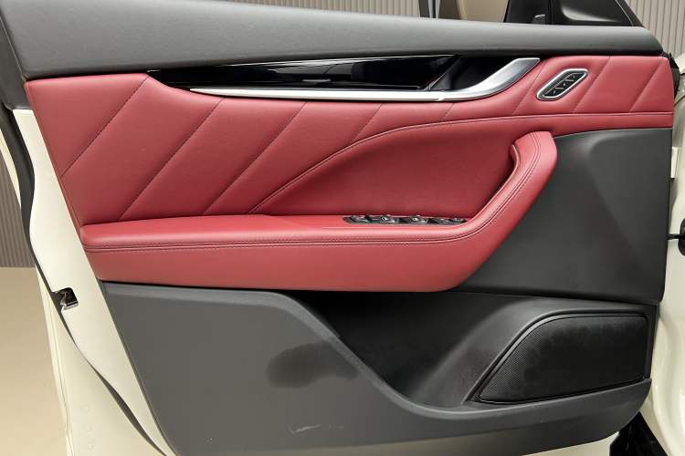 Used Maserati Levante 2020 3.0T Standard Edition Interior 15
