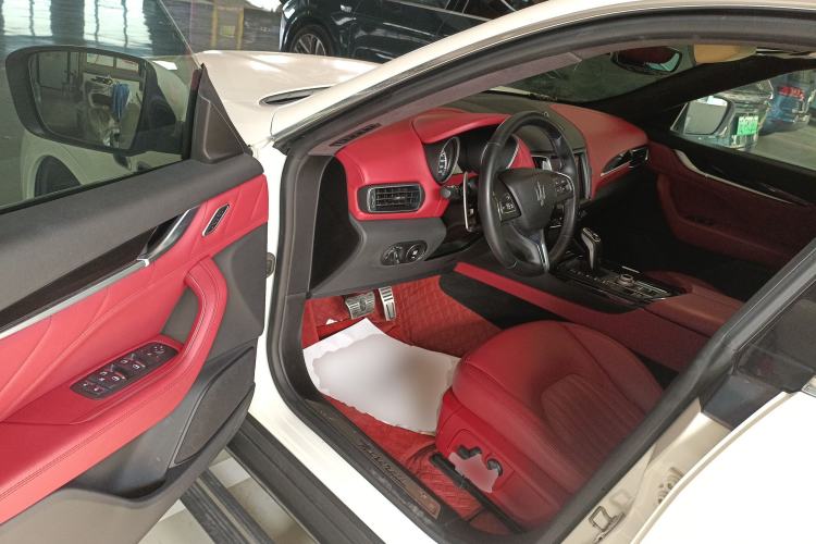 Used Maserati Levante 2020 3.0T Standard Edition Interior 3