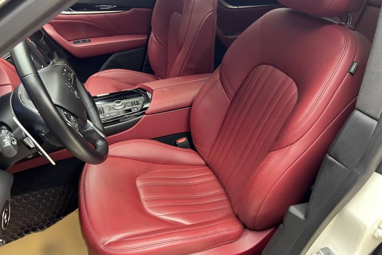 Used Maserati Levante 2020 3.0T Standard Edition Interior 6