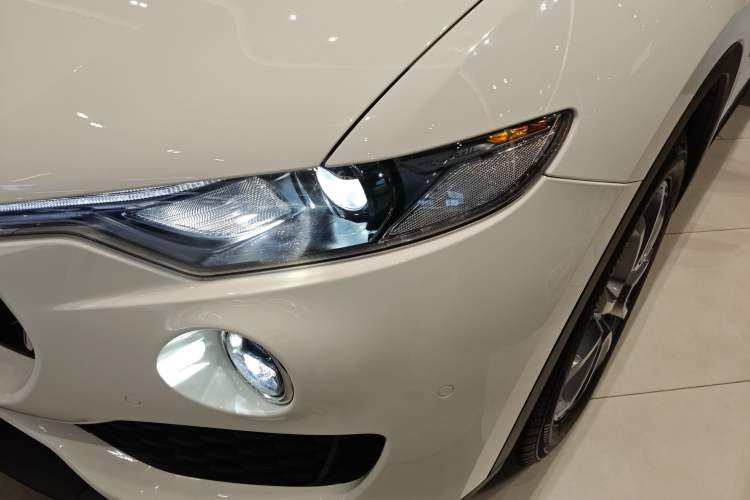 Used Maserati Levante 2020 3.0T Standard Edition Left Front Headlight