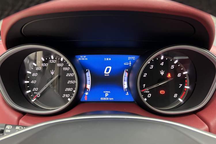 Used Maserati Levante 2020 3.0T Standard Edition Odometer Close Up
