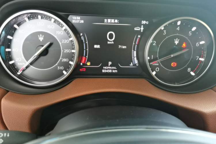 Used Maserati Levante 2020 3.0T Standard Edition Odometer Close Up