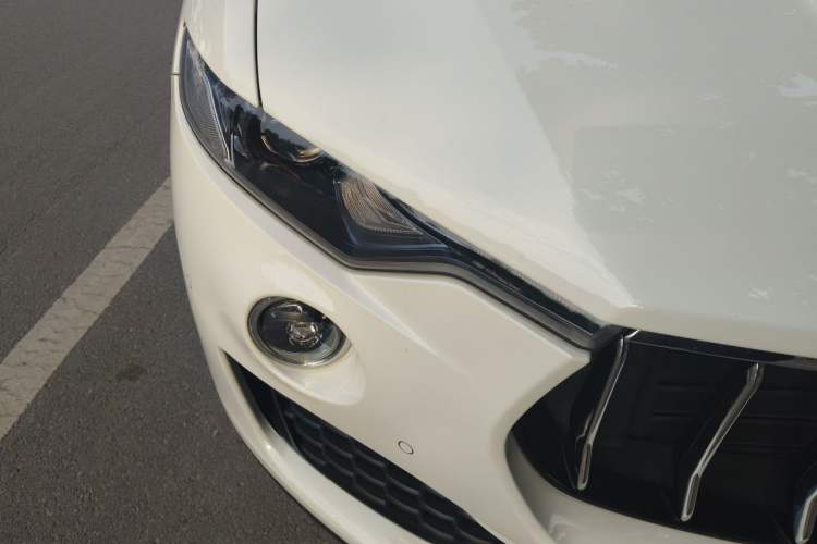 Used Maserati Levante 2020 3.0T Standard Edition Right Front Headlight
