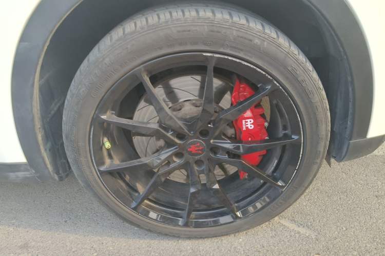 Used Maserati Levante 2020 3.0T Standard Edition Right Front Wheel Hub