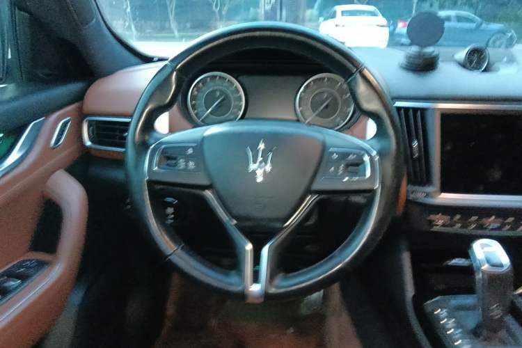 Used Maserati Levante 2020 3.0T Standard Edition Steering Wheel