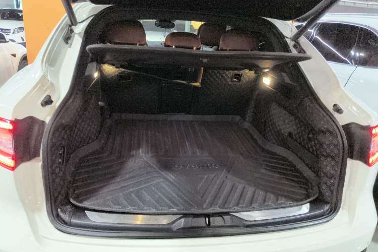 Used Maserati Levante 2020 3.0T Standard Edition Trunk