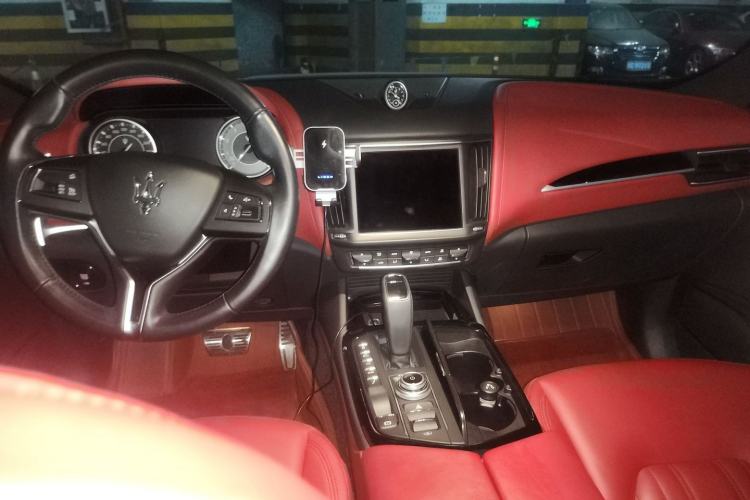 Used Maserati Levante 2021 3.0T Standard Edition Center Console
