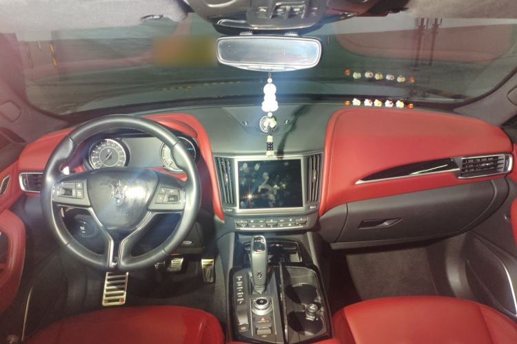 Used Maserati Levante 2021 3.0T Standard Edition Center Console
