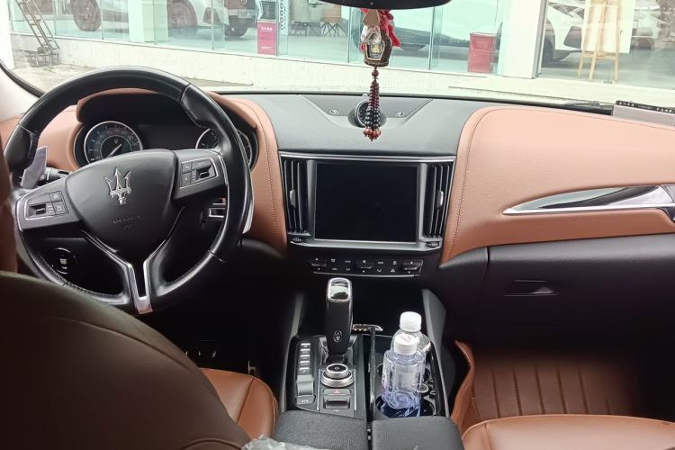 Used Maserati Levante 2021 3.0T Standard Edition Center Console