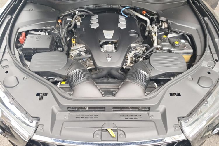 Used Maserati Levante 2021 3.0T Standard Edition Engine Bay
