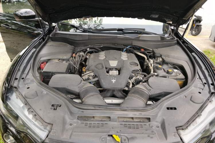 Used Maserati Levante 2021 3.0T Standard Edition Engine Bay