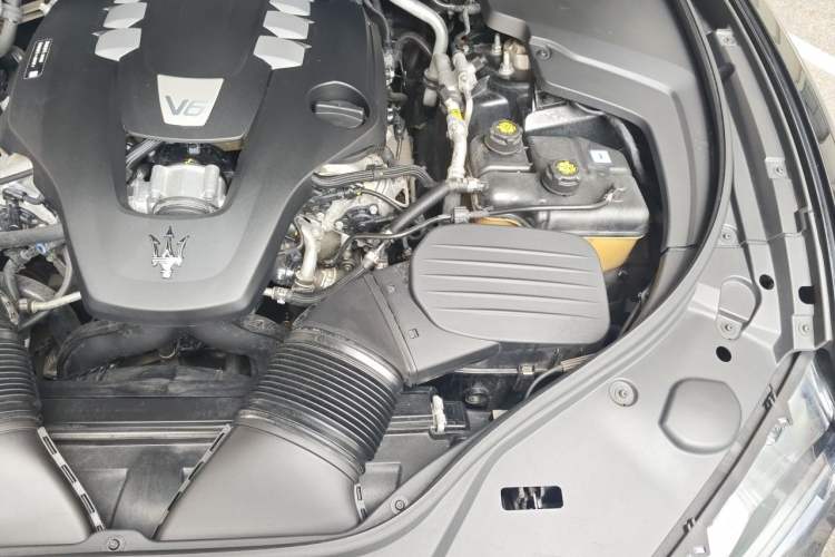 Used Maserati Levante 2021 3.0T Standard Edition Engine Bay Left