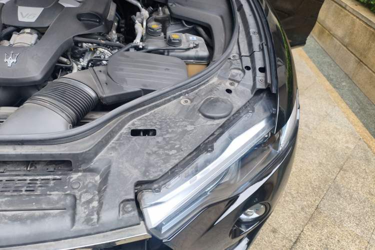 Used Maserati Levante 2021 3.0T Standard Edition Engine Bay Left