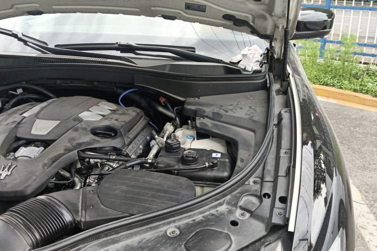Used Maserati Levante 2021 3.0T Standard Edition Engine Bay Left