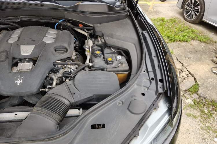 Used Maserati Levante 2021 3.0T Standard Edition Engine Bay Left