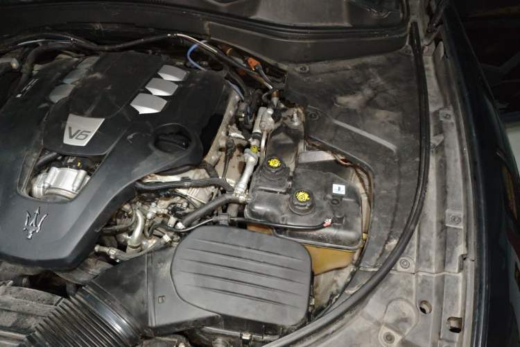 Used Maserati Levante 2021 3.0T Standard Edition Engine Bay Left