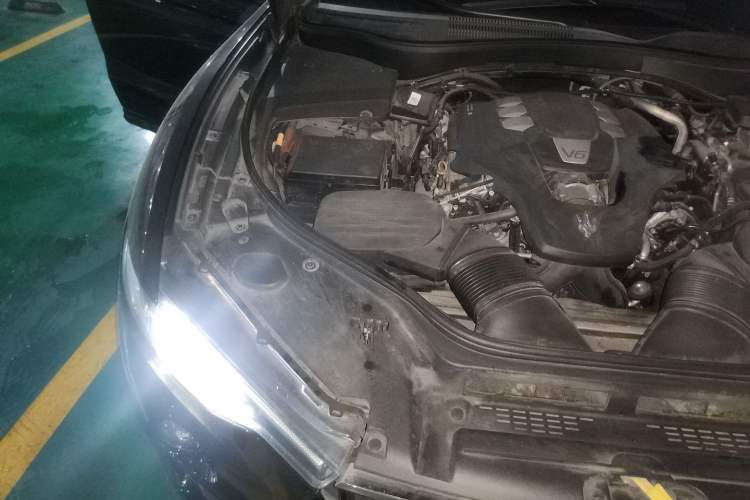 Used Maserati Levante 2021 3.0T Standard Edition Engine Bay Right
