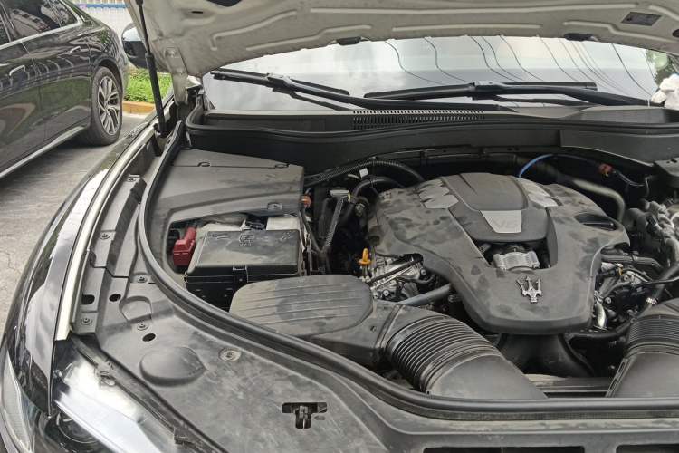 Used Maserati Levante 2021 3.0T Standard Edition Engine Bay Right