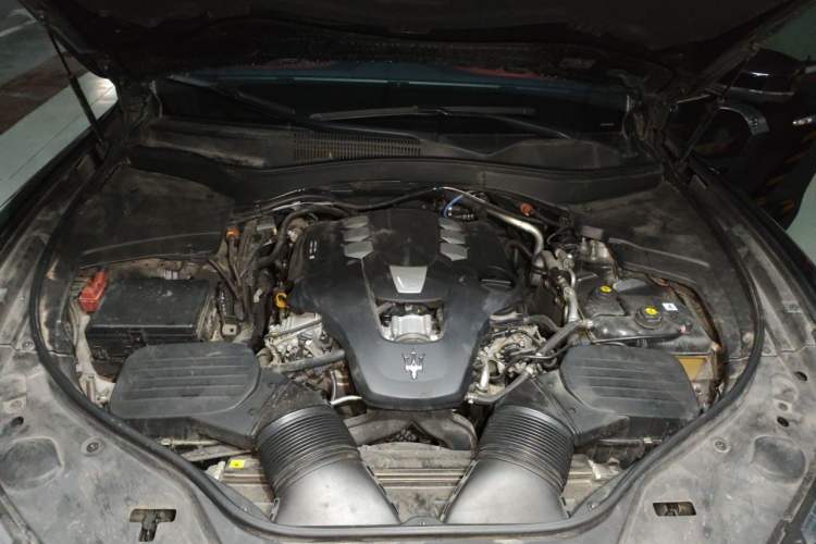 Used Maserati Levante 2021 3.0T Standard Edition Engine Bay