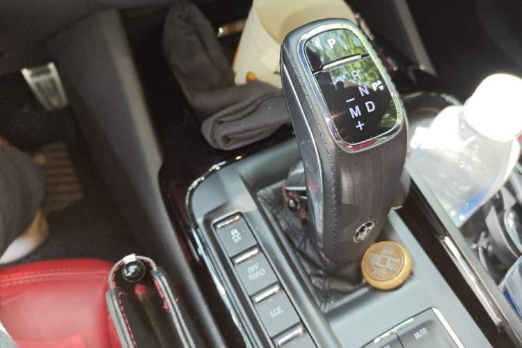 Used Maserati Levante 2021 3.0T Standard Edition Gear Lever