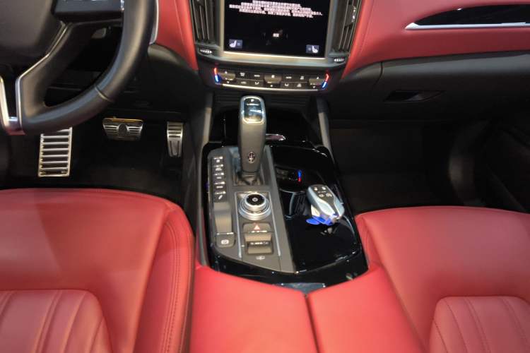 Used Maserati Levante 2021 3.0T Standard Edition Gear Lever