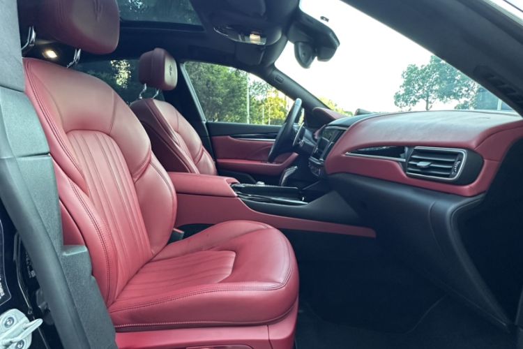 Used Maserati Levante 2021 3.0T Standard Edition Interior 8