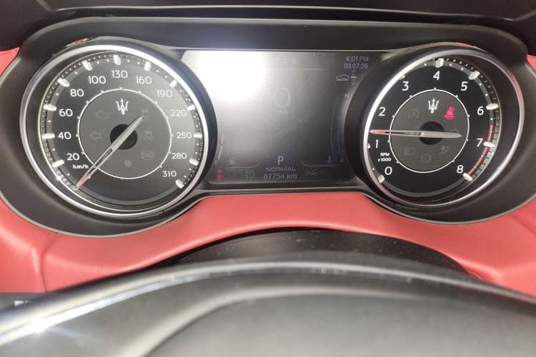 Used Maserati Levante 2021 3.0T Standard Edition Odometer Close Up