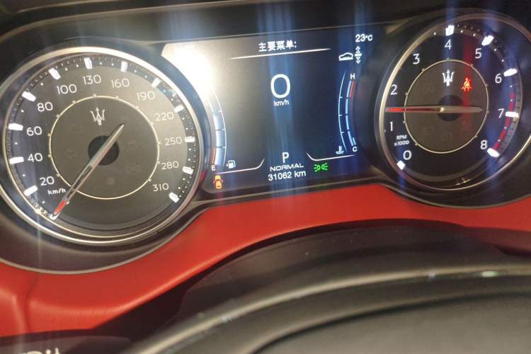 Used Maserati Levante 2021 3.0T Standard Edition Odometer Close Up