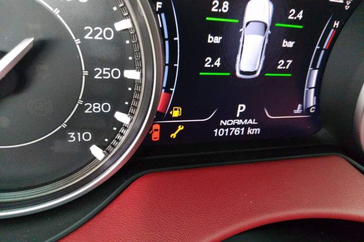 Used Maserati Levante 2021 3.0T Standard Edition Odometer Close Up
