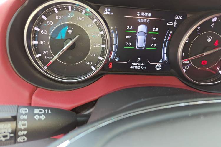 Used Maserati Levante 2021 3.0T Standard Edition Odometer Close Up