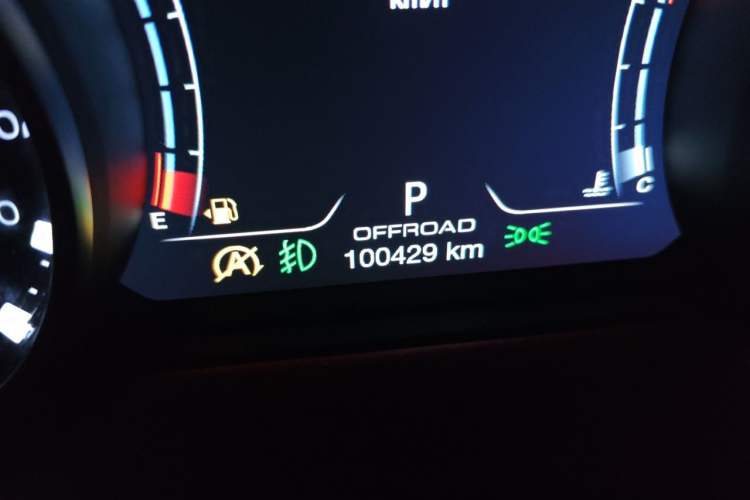 Used Maserati Levante 2021 3.0T Standard Edition Odometer Close Up