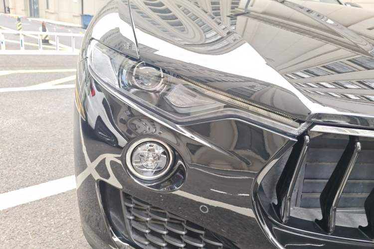 Used Maserati Levante 2021 3.0T Standard Edition Right Front Headlight