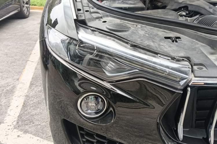 Used Maserati Levante 2021 3.0T Standard Edition Right Front Headlight