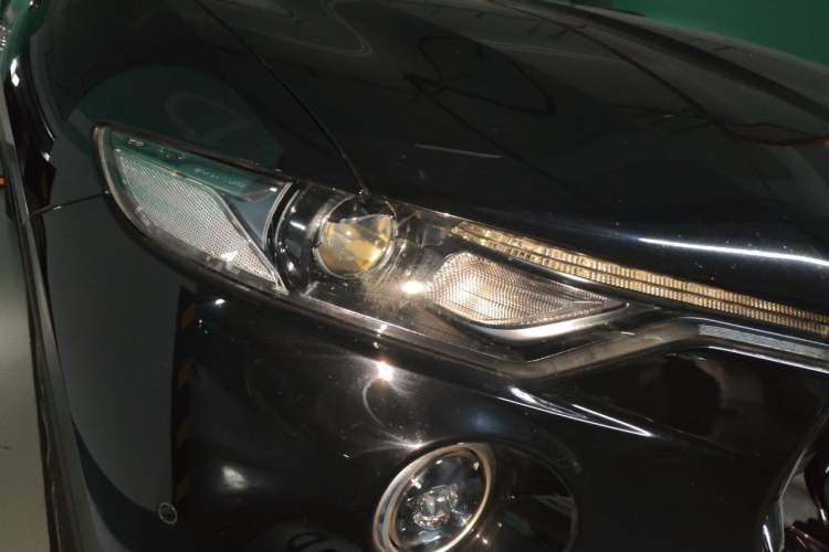 Used Maserati Levante 2021 3.0T Standard Edition Right Front Headlight