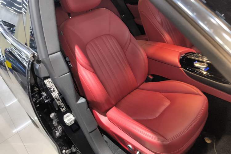 Used Maserati Levante 2021 3.0T Standard Edition Right Front Seat