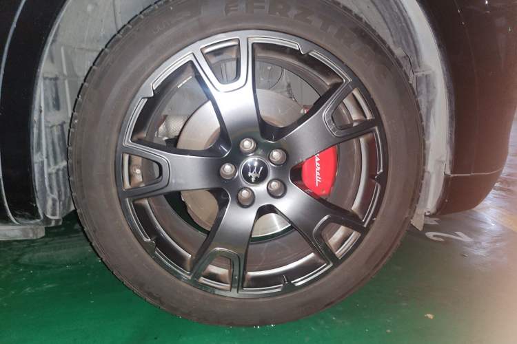 Used Maserati Levante 2021 3.0T Standard Edition Right Front Wheel Hub