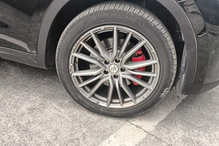Used Maserati Levante 2021 3.0T Standard Edition Right Front Wheel Hub