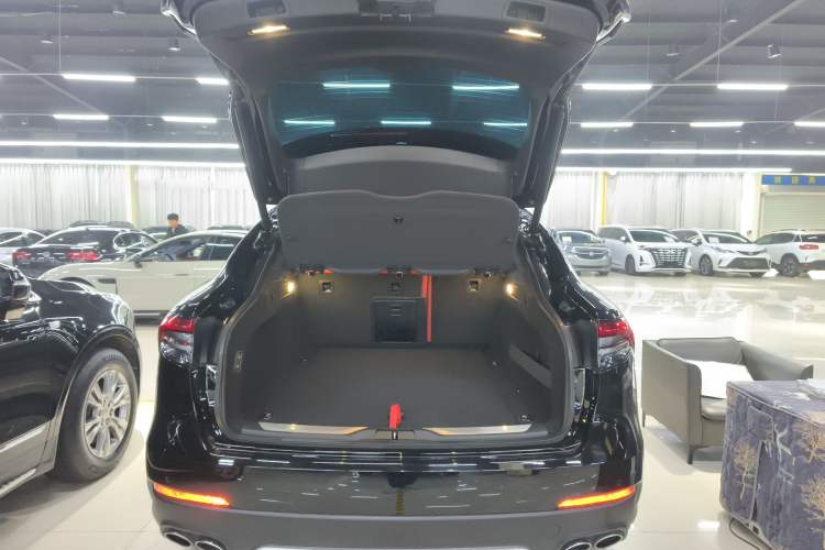 Used Maserati Levante 2021 3.0T Standard Edition Trunk