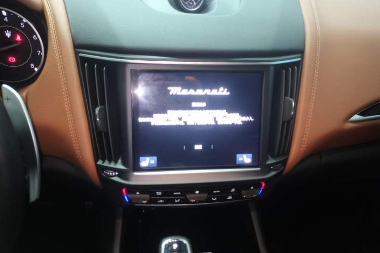 Used Maserati Levante 2021 3.0T Standard Edition Audio And AC Panel