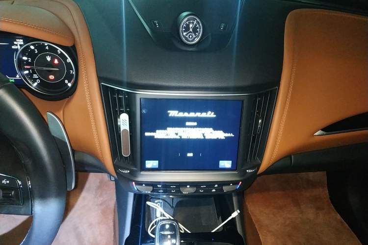 Used Maserati Levante 2021 3.0T Standard Edition Audio And AC Panel